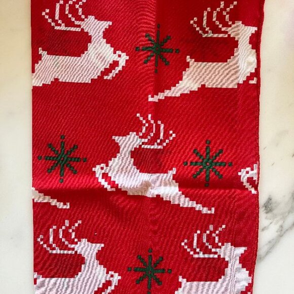 Lot of 30 Cloth Christmas/Holiday Napkins: 18 Dinner & 12 Cocktail Size - Picture 2 of 4
